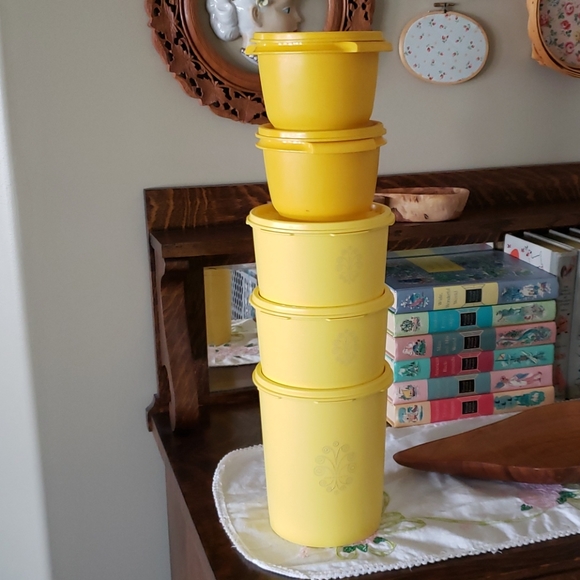 Tupperware Other - Lot of 5 Yellow Tupperware with lids